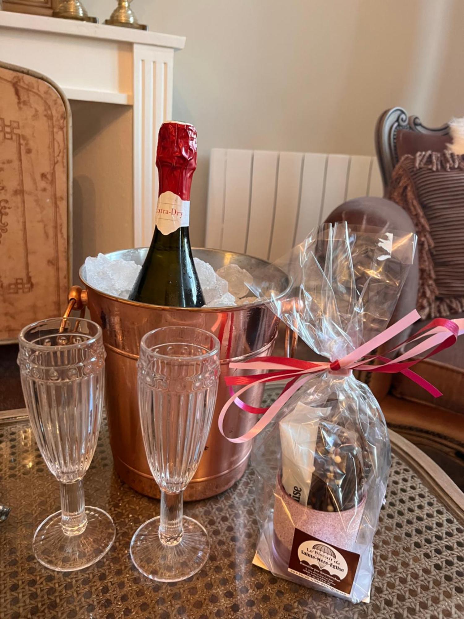 Le Bourg Bed & Breakfast Asnieres-en-Bessin Ngoại thất bức ảnh